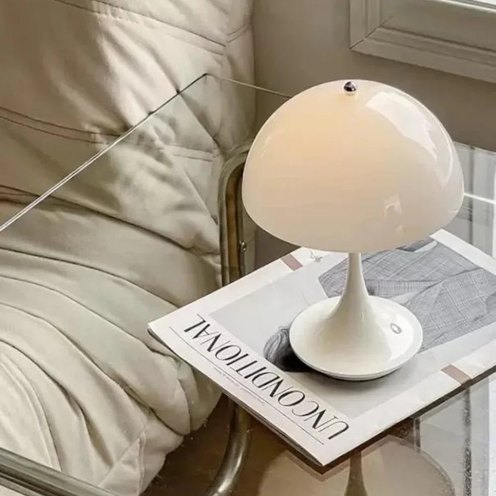 Lampa stołowa LED z kloszem kopułowym