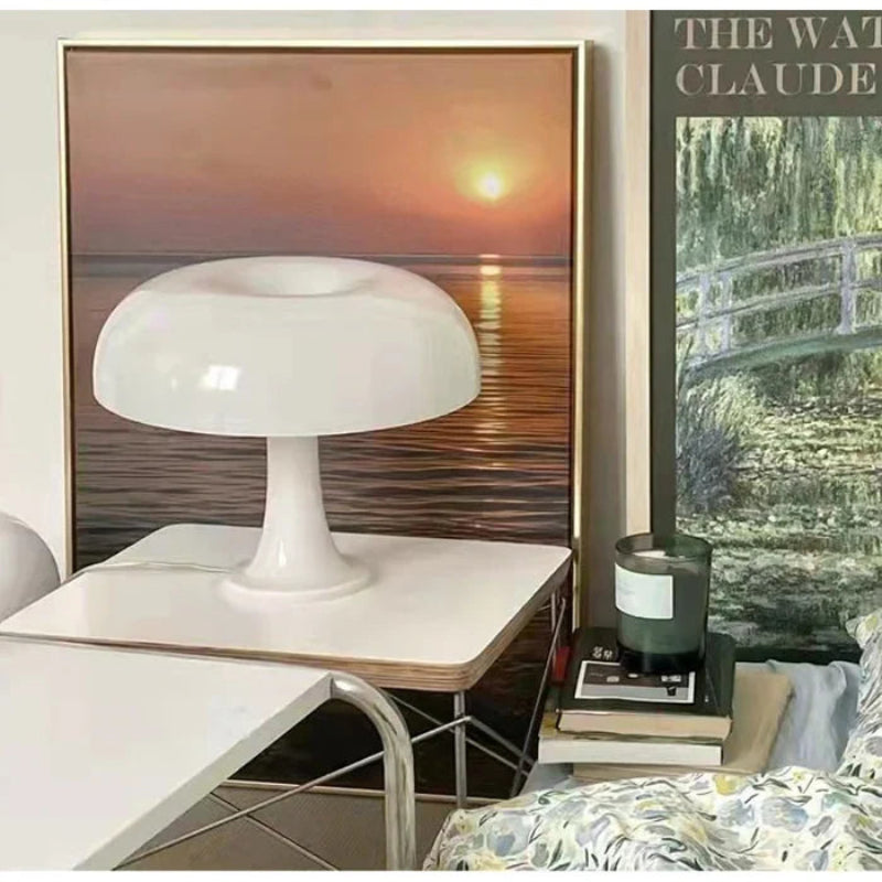 Lampa stołowa LED z kloszem w kształcie grzybka i wklęsłym blatem na smukłej nodze