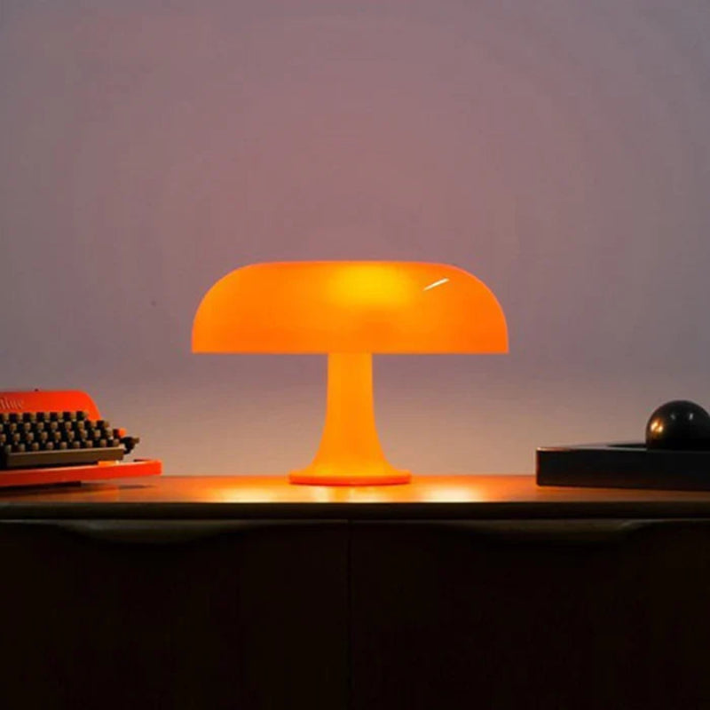 Lampa stołowa LED z kloszem w kształcie grzybka i wklęsłym blatem na smukłej nodze