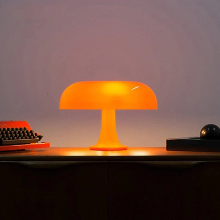 Lampa stołowa LED z kloszem w kształcie grzybka i wklęsłym blatem na smukłej nodze