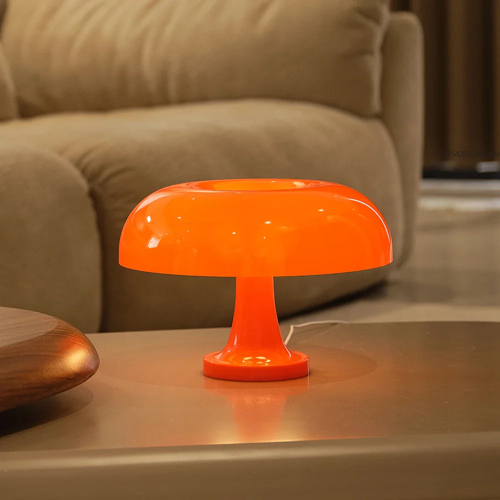 Lampa stołowa LED z kloszem w kształcie grzybka i wklęsłym blatem na smukłej nodze