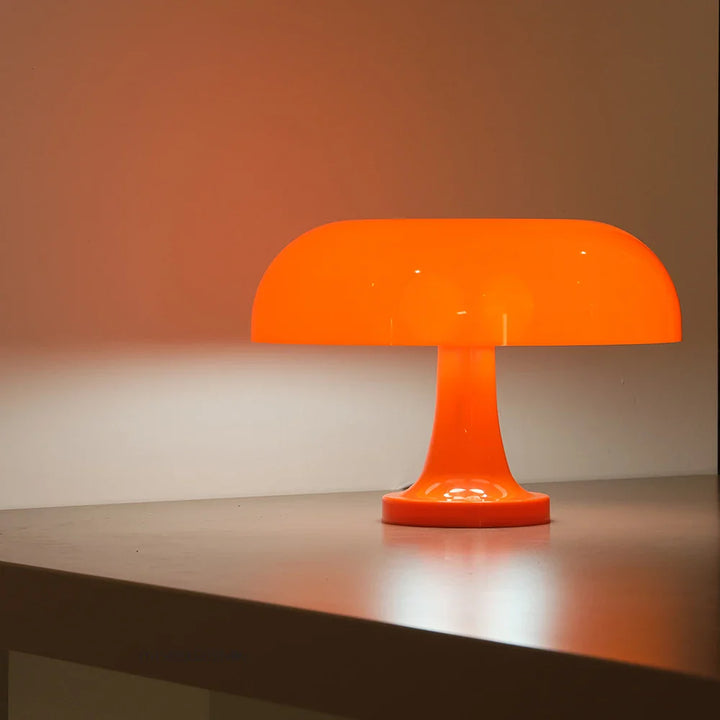 Lampa stołowa LED z kloszem w kształcie grzybka i wklęsłym blatem na smukłej nodze