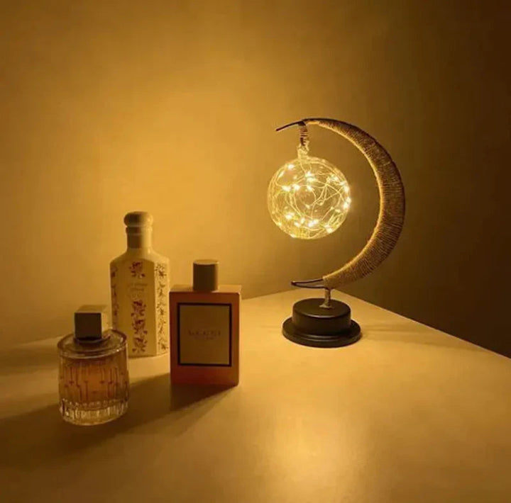 Lampa stołowa LED z podświetlaną kulą i ramką w kształcie półksiężyca