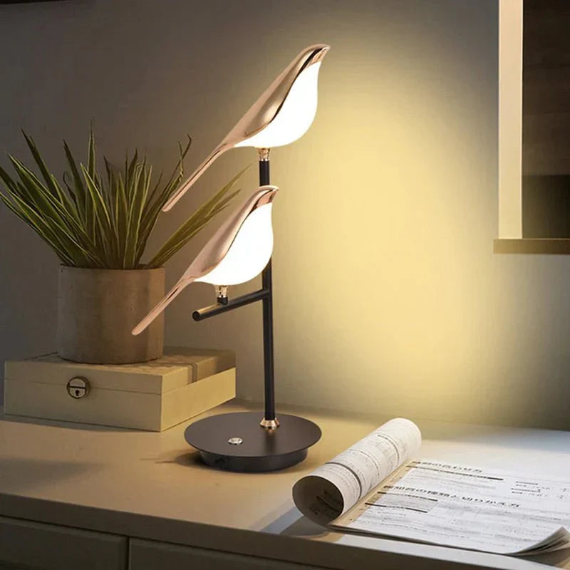 Lampa stołowa LED z podświetlanymi figurkami ptaków