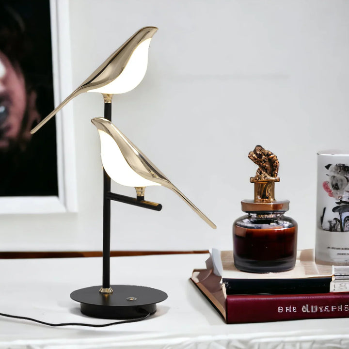 Lampa stołowa LED z podświetlanymi figurkami ptaków