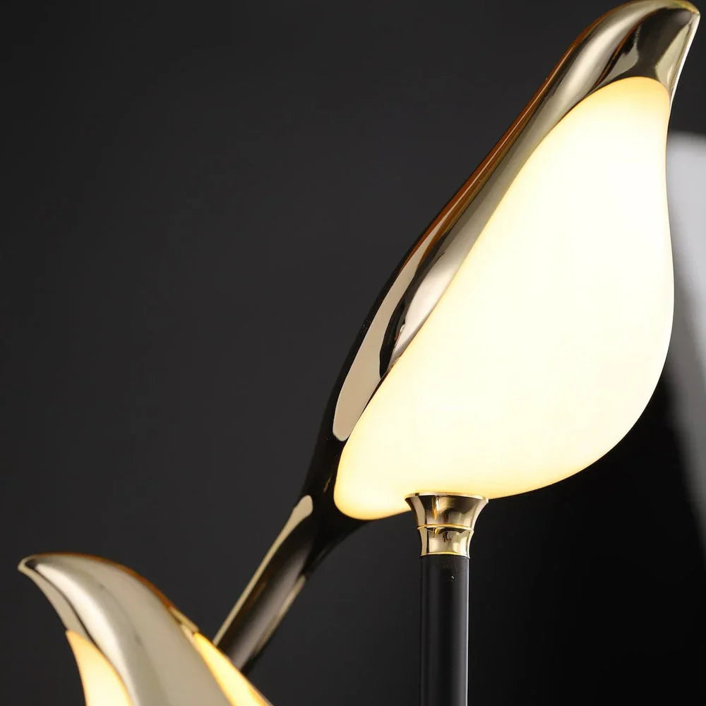 Lampa stołowa LED z podświetlanymi figurkami ptaków