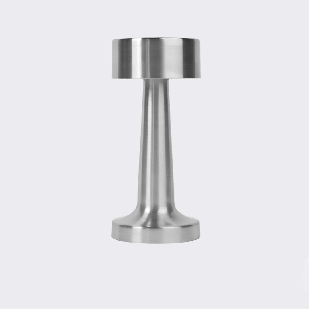 Lampa stołowa z cylindrycznym kloszem i wąską podstawą