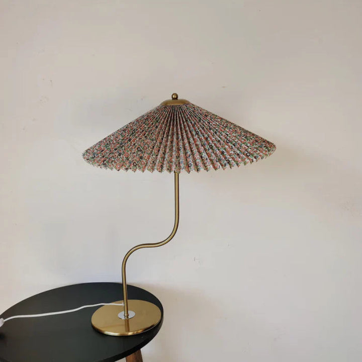 Lampa stołowa z plisowanym kloszem w kształcie parasola