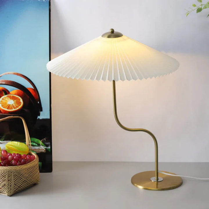Lampa stołowa z plisowanym kloszem w kształcie parasola