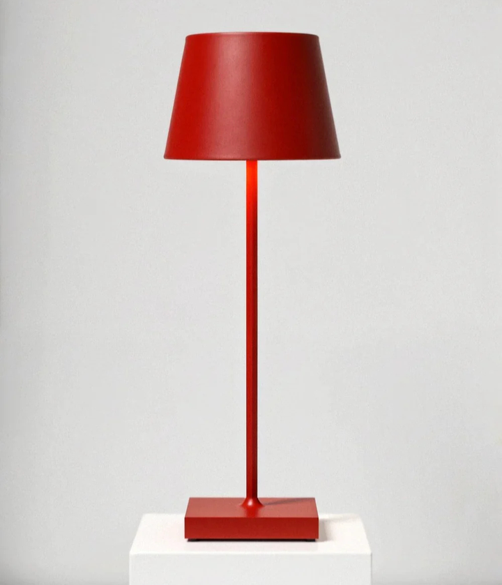 Lampa stołowa z podstawą i stożkowym kloszem