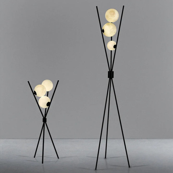 Lampa stojąca LED na trójnogu z kloszami kulistymi