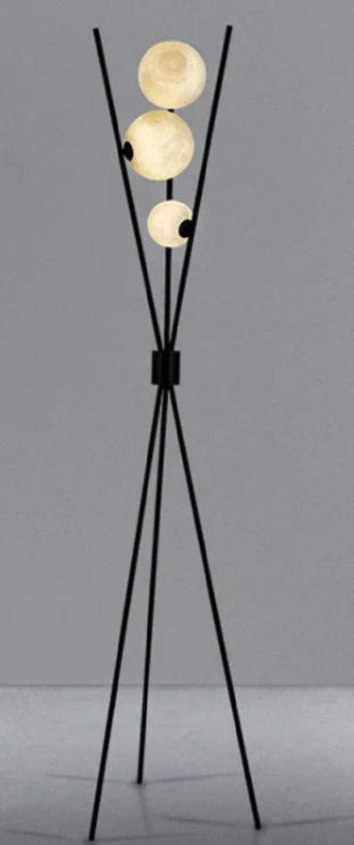 Lampa stojąca LED na trójnogu z kloszami kulistymi