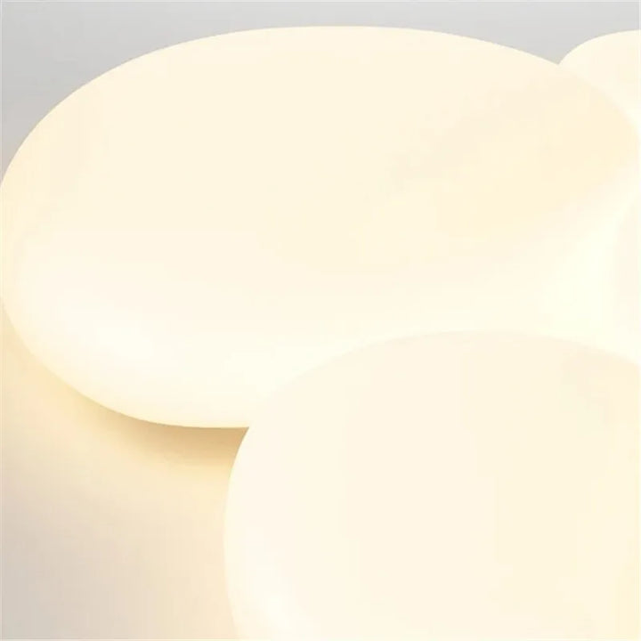 Lampa sufitowa LED o organicznym kształcie