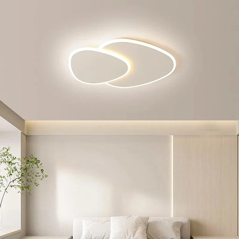 Lampa sufitowa LED z dwoma nakładającymi się panelami o podświetlanych konturach
