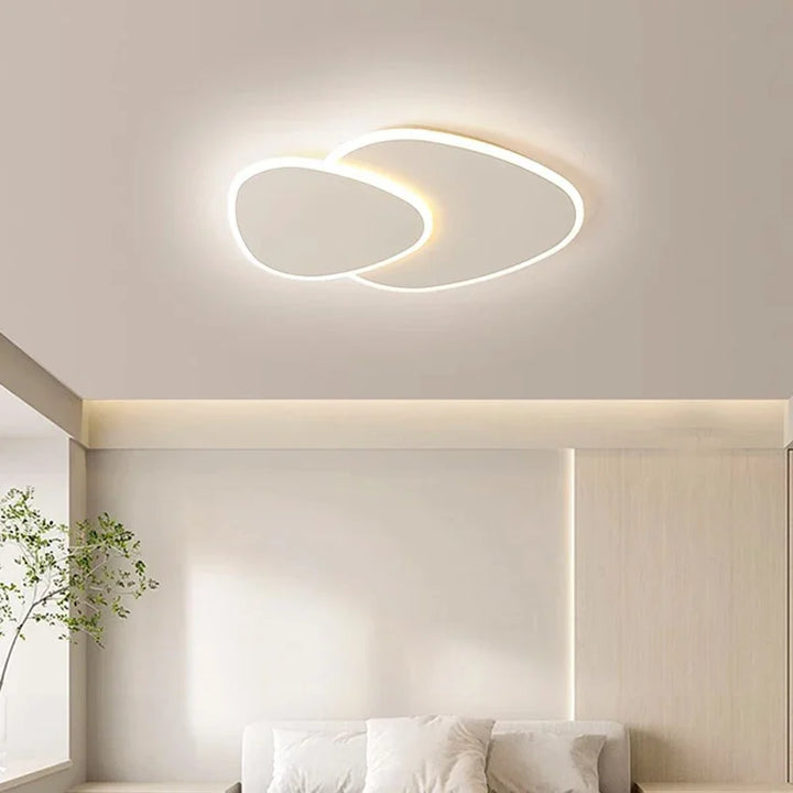 Lampa sufitowa LED z dwoma nakładającymi się panelami o podświetlanych konturach