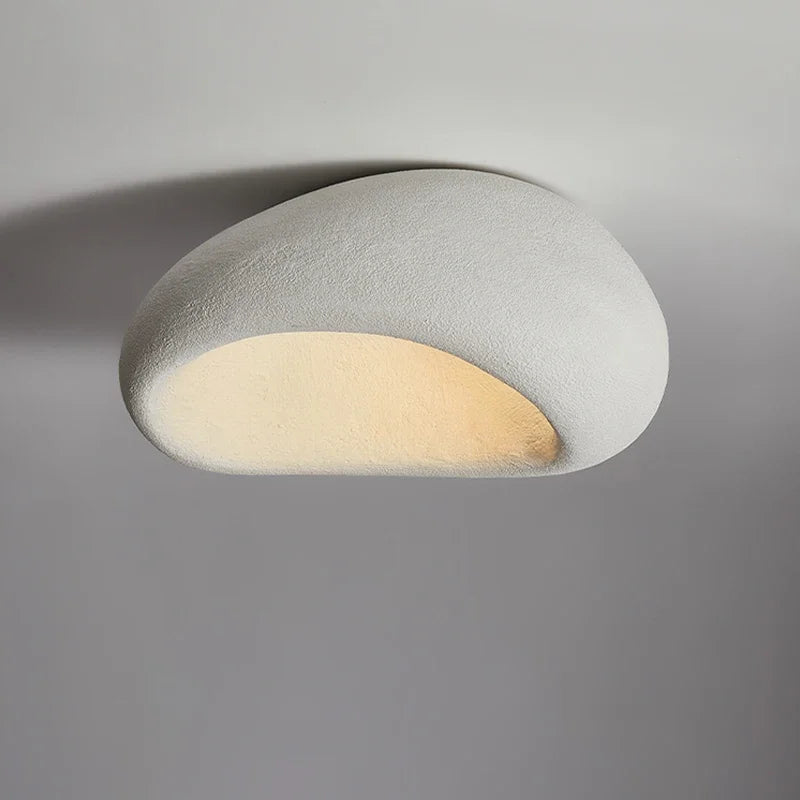 Lampa sufitowa LED z kloszem o fakturze kamienia i szorstkiej fakturze tynku