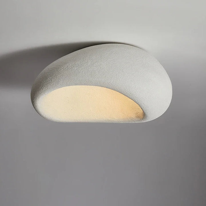 Lampa sufitowa LED z kloszem o fakturze kamienia i szorstkiej fakturze tynku