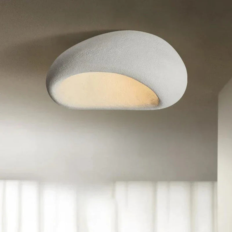 Lampa sufitowa LED z kloszem o fakturze kamienia i szorstkiej fakturze tynku
