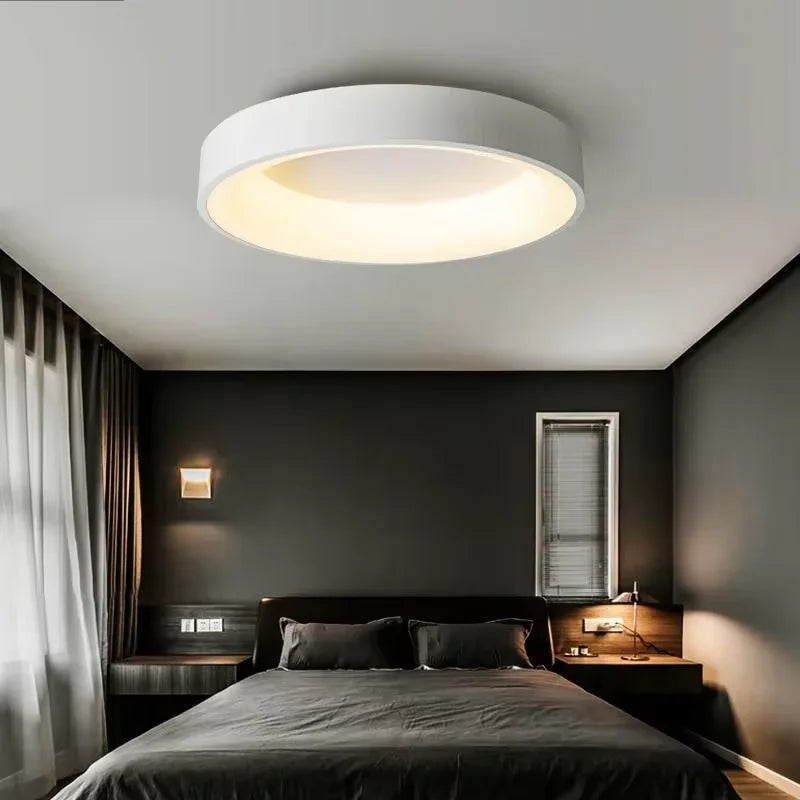 Lampa sufitowa LED z okrągłym kloszem w kształcie bębna i wklęsłą czaszą świetlną