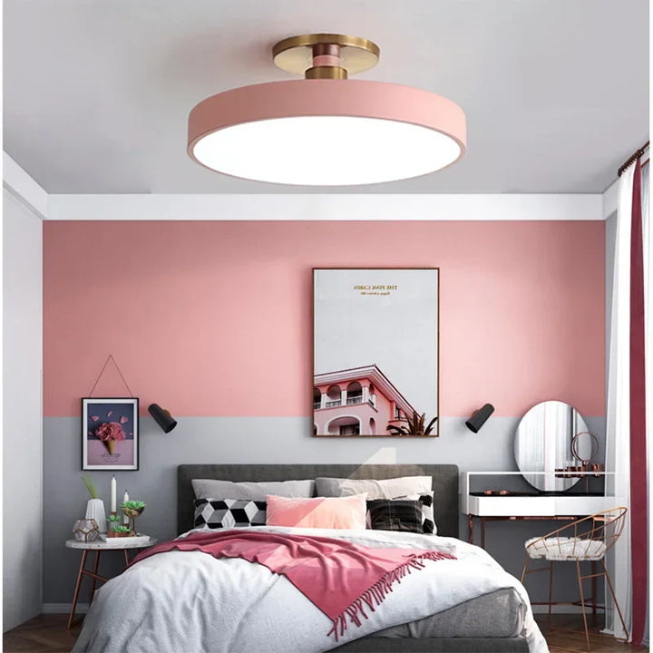 Lampa sufitowa LED z okrągłym kloszem w kształcie dysku i trzonkiem ze złotego mosiądzu