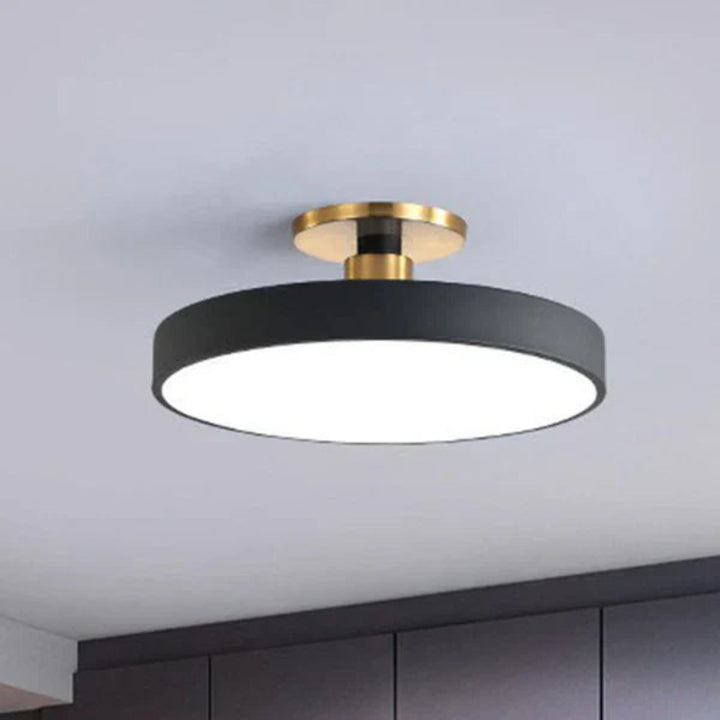 Lampa sufitowa LED z okrągłym kloszem w kształcie dysku i trzonkiem ze złotego mosiądzu