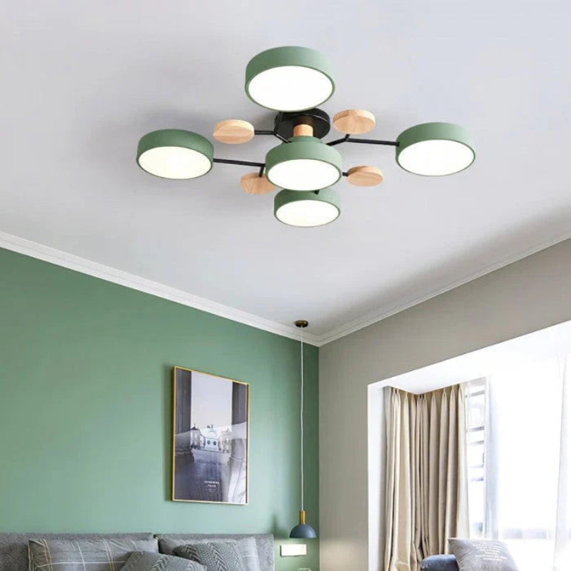 Lampa sufitowa LED z okrągłymi kloszami na rozgałęzionych ramionach z drewnianymi akcentami