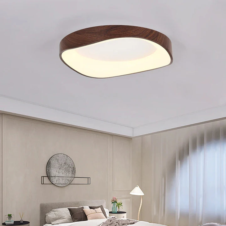 Lampa sufitowa LED z organicznym owalnym kloszem z forniru drewnianego