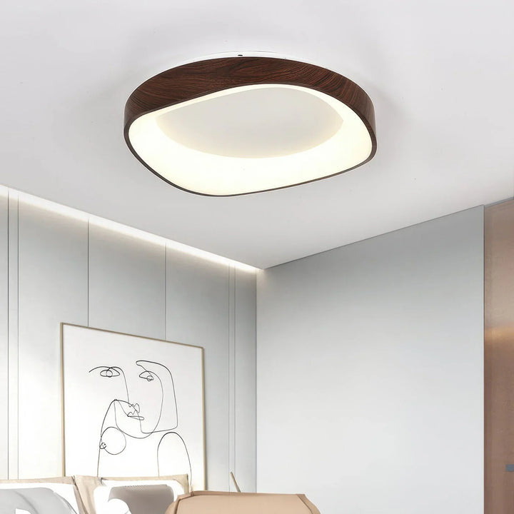 Lampa sufitowa LED z organicznym owalnym kloszem z forniru drewnianego
