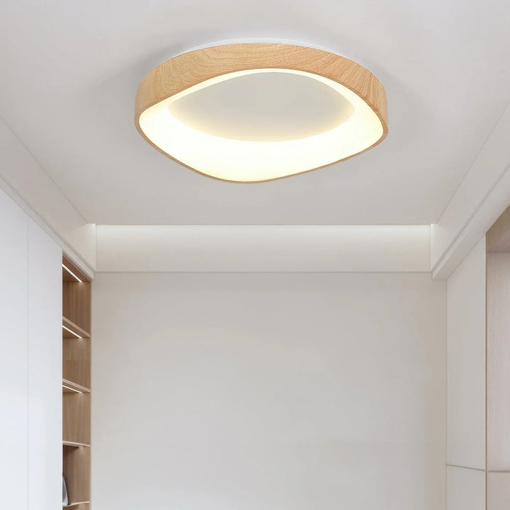 Lampa sufitowa LED z organicznym owalnym kloszem z forniru drewnianego