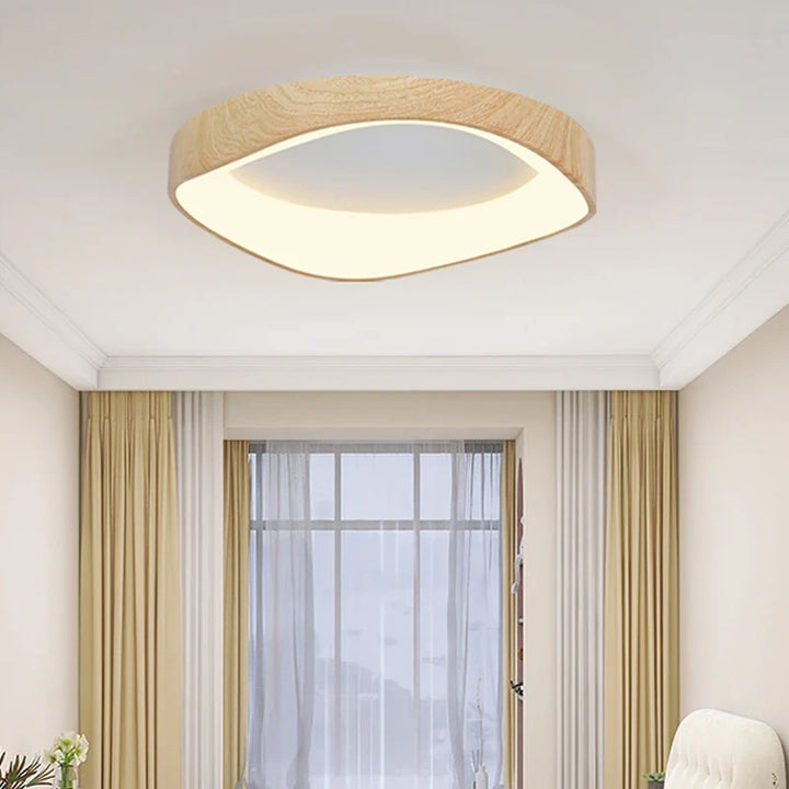 Lampa sufitowa LED z organicznym owalnym kloszem z forniru drewnianego