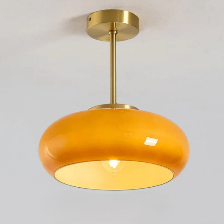 Lampa sufitowa LED z owalnym szklanym kloszem na trzonku ze złotego mosiądzu