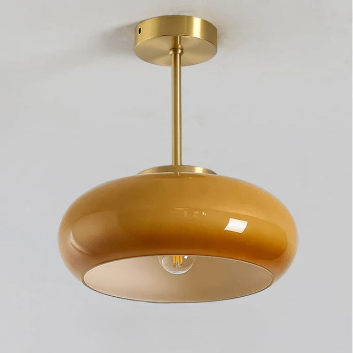 Lampa sufitowa LED z owalnym szklanym kloszem na trzonku ze złotego mosiądzu