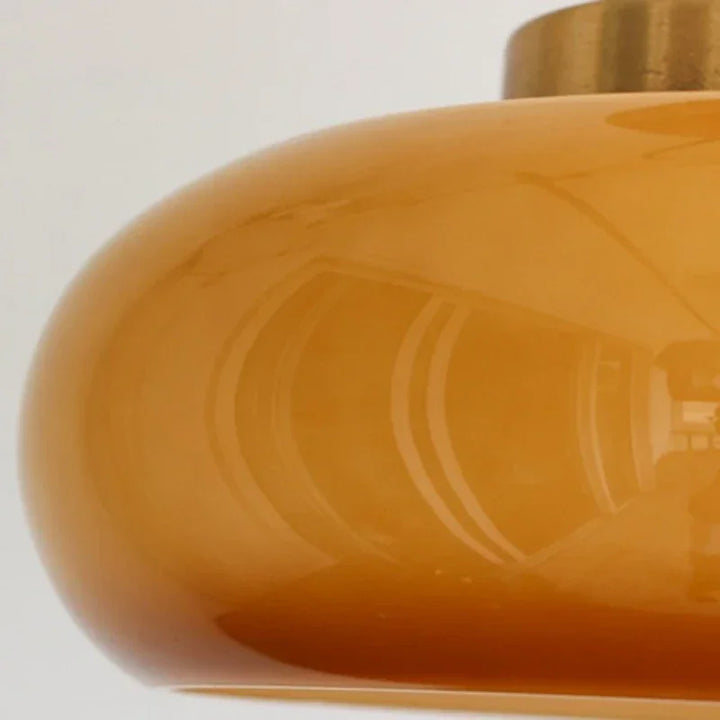 Lampa sufitowa LED z owalnym szklanym kloszem na trzonku ze złotego mosiądzu