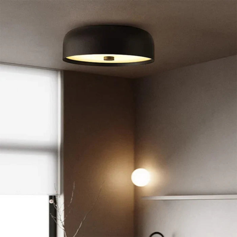 Lampa sufitowa LED z szerokim kloszem w kształcie bębna i zaokrągloną krawędzią