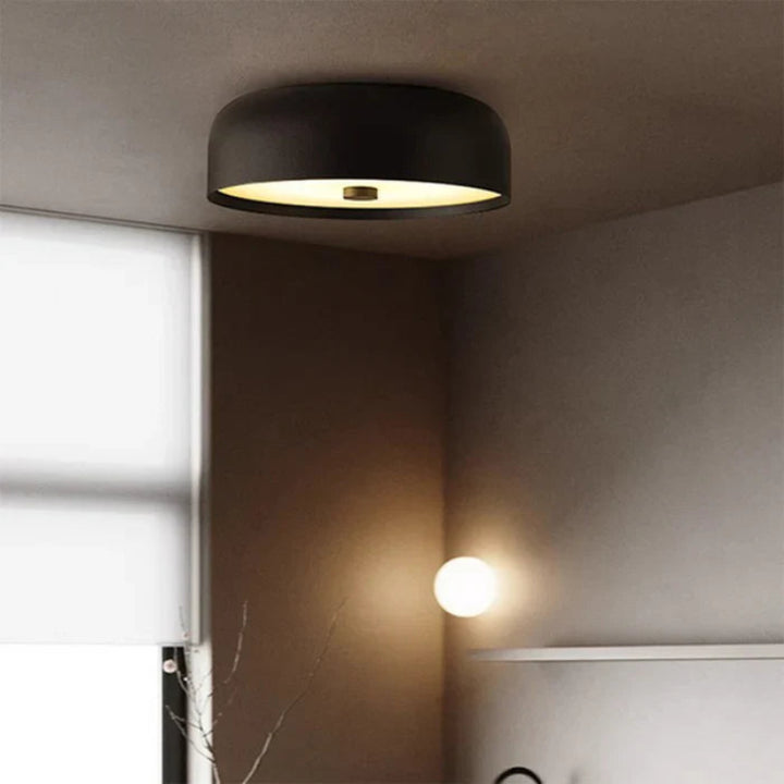 Lampa sufitowa LED z szerokim kloszem w kształcie bębna i zaokrągloną krawędzią