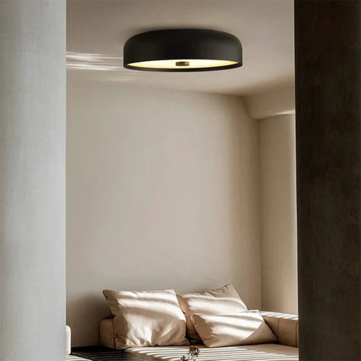 Lampa sufitowa LED z szerokim kloszem w kształcie bębna i zaokrągloną krawędzią