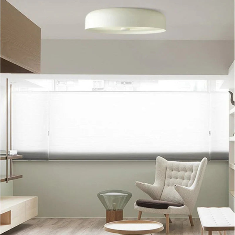 Lampa sufitowa LED z szerokim kloszem w kształcie bębna i zaokrągloną krawędzią