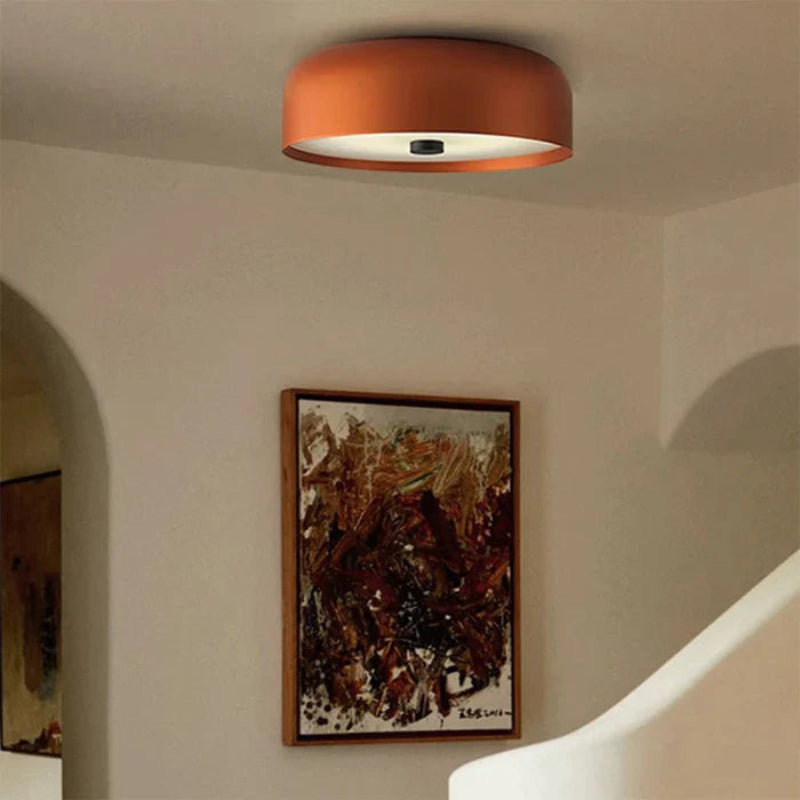 Lampa sufitowa LED z szerokim kloszem w kształcie bębna i zaokrągloną krawędzią