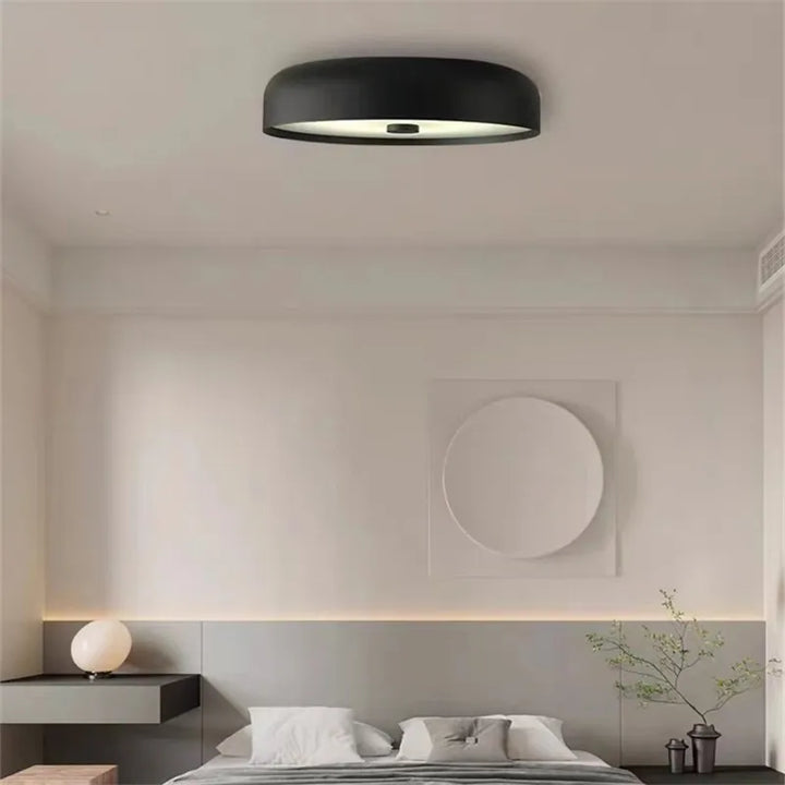 Lampa sufitowa LED z szerokim kloszem w kształcie bębna i zaokrągloną krawędzią