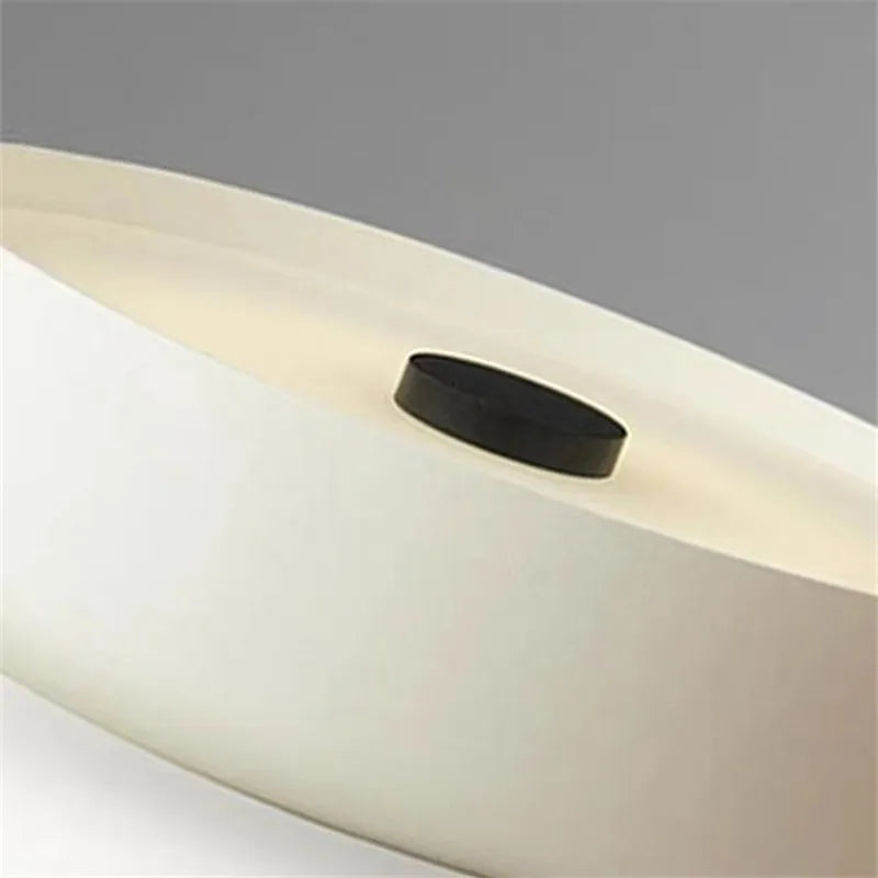 Lampa sufitowa LED z szerokim kloszem w kształcie bębna i zaokrągloną krawędzią