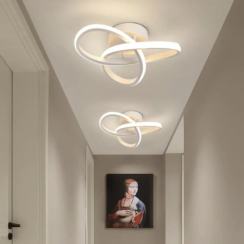 Lampa sufitowa LED z trzema splecionymi pierścieniami