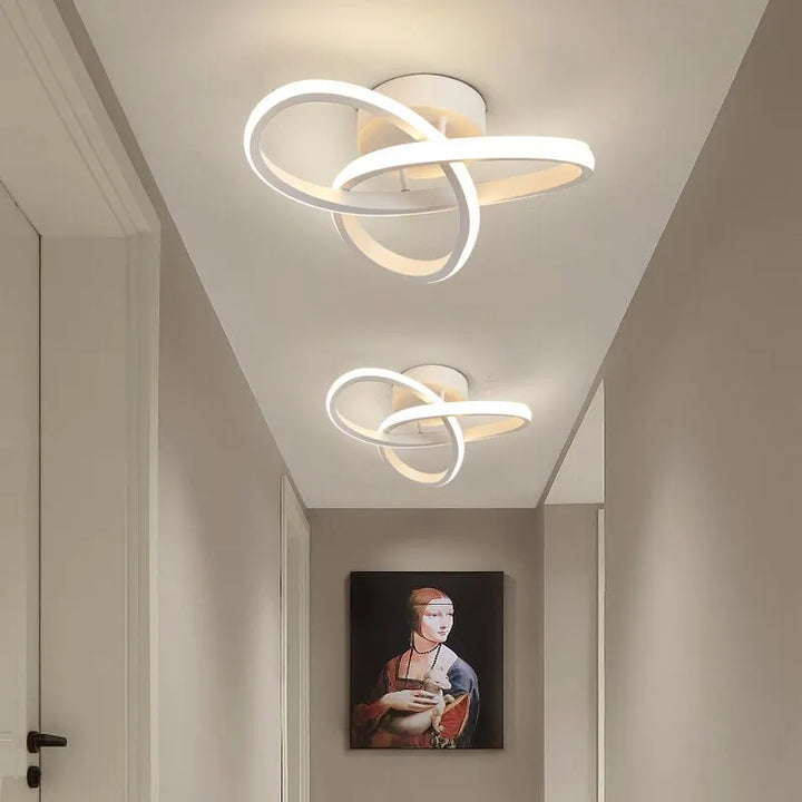 Lampa sufitowa LED z trzema splecionymi pierścieniami