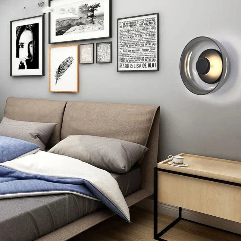 Lampa sufitowa LED z wklęsłą płytą szklaną i centralną kopułą
