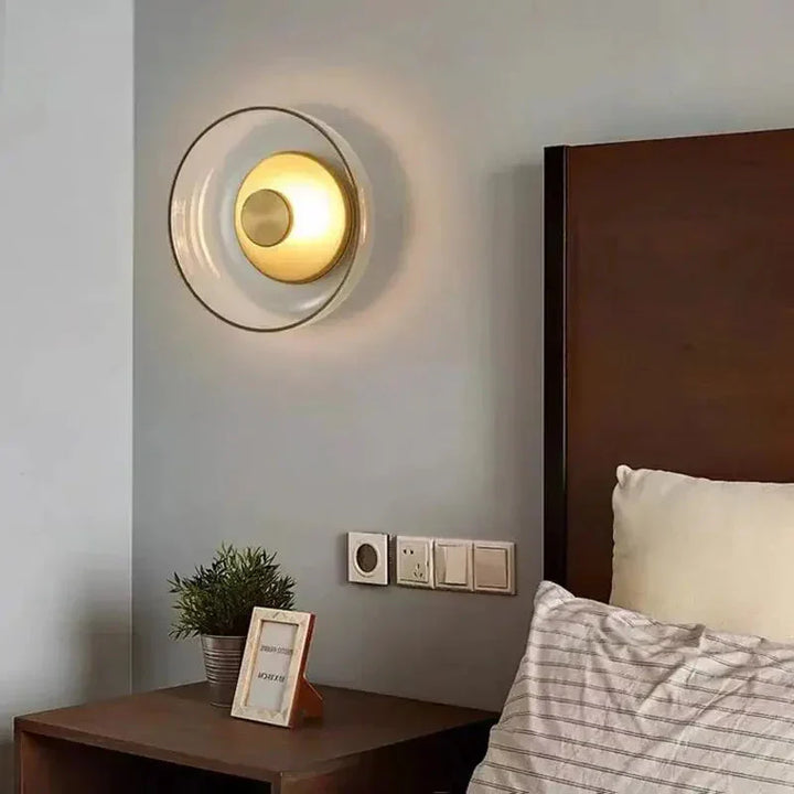 Lampa sufitowa LED z wklęsłą płytą szklaną i centralną kopułą