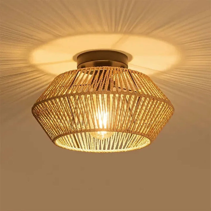 Lampa sufitowa boho z ażurowym kloszem