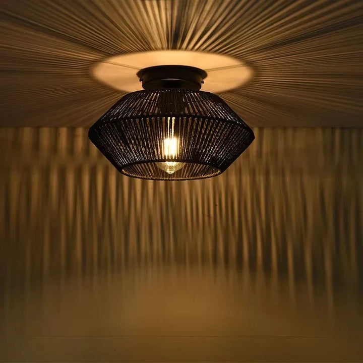 Lampa sufitowa boho z ażurowym kloszem