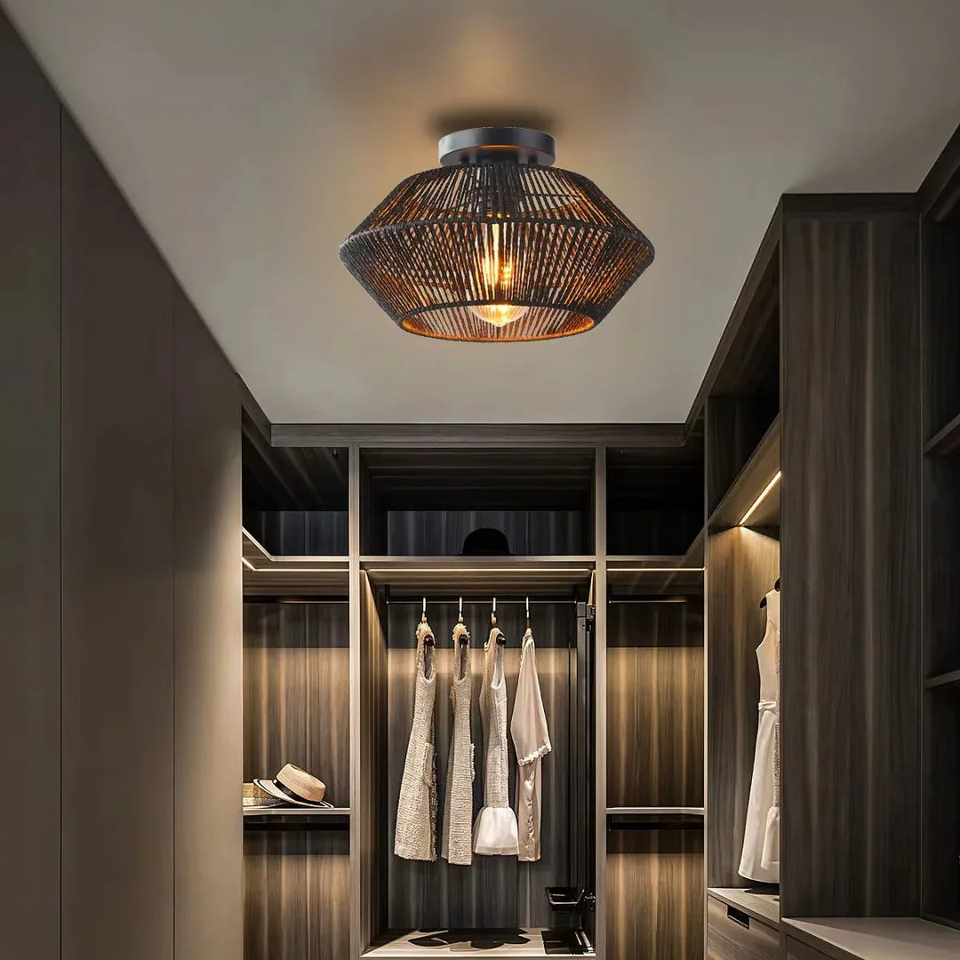 Lampa sufitowa boho z ażurowym kloszem