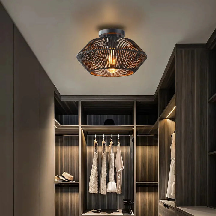 Lampa sufitowa boho z ażurowym kloszem