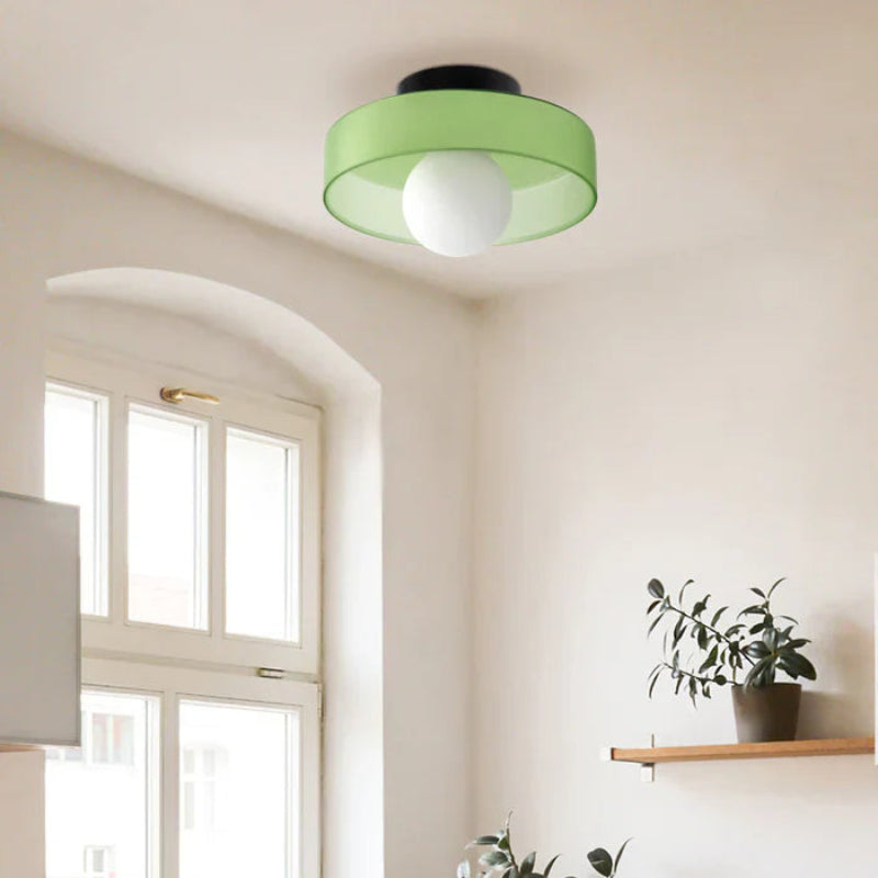 Lampa sufitowa i ścienna LED z kloszem w kształcie dysku i mleczną kulą