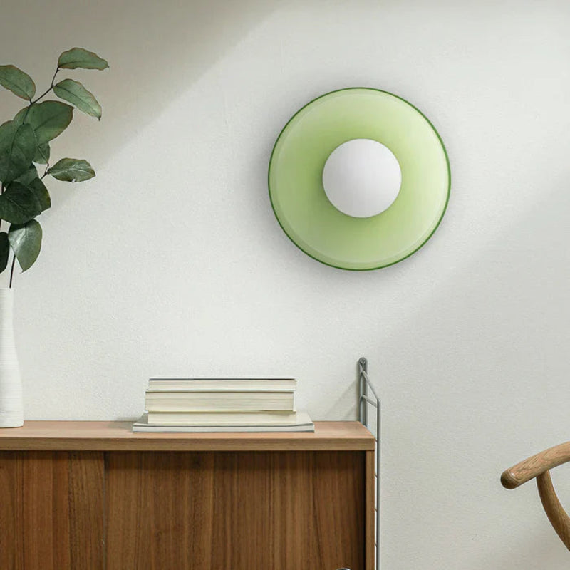 Lampa sufitowa i ścienna LED z kloszem w kształcie dysku i mleczną kulą